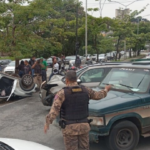 Carro capota na avenida dos Andradas, região Leste de BH