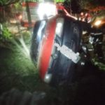 Ladrão furta Celta, capota, atinge cerca da Ceasa e é preso em Minas