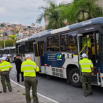Operação flagra irregularidade em ônibus do Barreiro, em BH Operação flagra irregularidade em ônibus do Barreiro, em BH