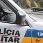 Homem esfaqueia amigo após acusá-lo de furtar R$ 100 em bar de BH Homem esfaqueia amigo após acusá-lo de furtar R$ 100 em bar de BH