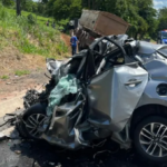 Minas Gerais: colisão entre carro e carreta deixa uma pessoa morta na BR-381