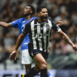 Hulk confirma fama de ‘carrasco’, e Atlético vence Cruzeiro de virada pelo Mineiro