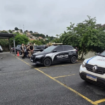 Mãe nega que filho tenha matado duas mulheres em padaria na Grande BH: ‘Estava comigo’