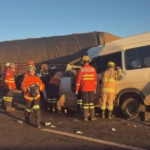 Batida entre van e caminhão deixa cinco mortos e 11 feridos na BR-020 entre DF e Goiás