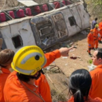 Ônibus com romeiros capota em rodovia de Alagoas e deixa ao menos 15 mortos e feridos