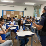Guarda Municipal de Betim promove palestra sobre combate à violência contra a mulher em escola da cidade