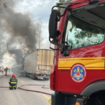 Duas pessoas morrem após batida entre carreta e caminhão na BR-251 em Minas