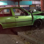 Motorista sem CNH e com sinais de embriaguez bate em árvore no Centro de BH