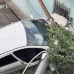 Motorista embriagado cai com carro em casa no bairro Carlos Prates, em BH