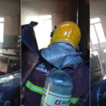 Morador tenta trocar botijão de gás, coloca fogo na casa e tem queimaduras graves em MG