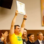 Senador Flávio Bolsonaro recebe título de cidadão honorário de BH