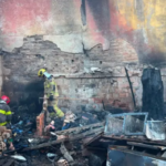 Casal coloca fogo em lixo no quintal de casa, e incêndio atinge barracão em BH