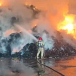 Incêndio atinge galpão de empresa de recicláveis em Betim, na Grande BH