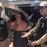 Homem suspeito de 16 assassinatos em três meses é preso vestido de mulher na Paraíba