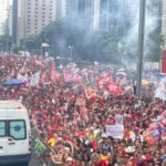 Lula leva milhares de manifestantes para último ato na Avenida Paulista