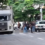 Idosa na faixa de pedestre é atropelada por carro no Centro de BH